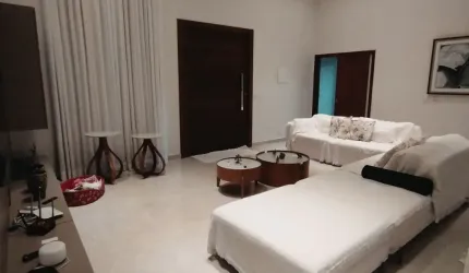 Linda casa em condomínio fechado
