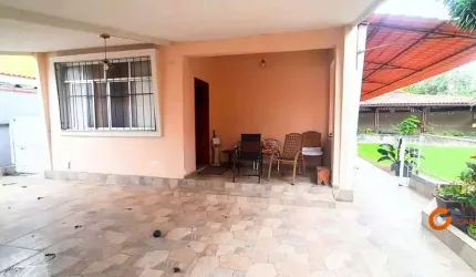 2 casas em  Terreno de Esquina próx. a Cesário de Mello