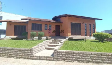 Casa à Venda em Vicentina, Farroupilha - Com Piscina e Grande Jardim- Imperdível!