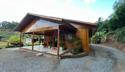 Chácara à venda em Farroupilha com salão de festas e piscina adulta