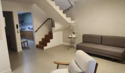 MARAVILHOSO VILLAGE 4/4, EM EXCELENTE CONDOMÍNIO ARBORIZADO C/ INFRA E EXCELENTE LOCALIZAÇÃO.