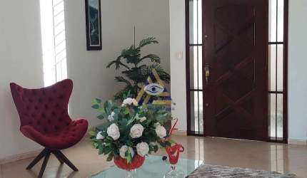 Casa com 3 dorms, Vila Lavínia, Mogi das Cruzes - R$ 1.5 mi, Cod: 381