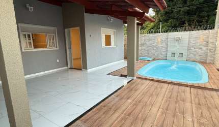 Casa de Esquina com Piscina à Venda no Jardim Aeroporto – 3 Quartos, 1 Suíte e Lazer Completo!