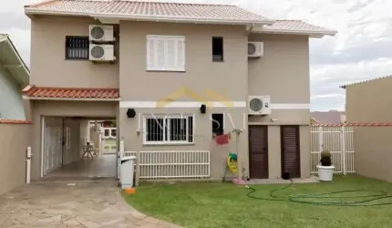 Casa com piscina próximo do mar em Tramandaí