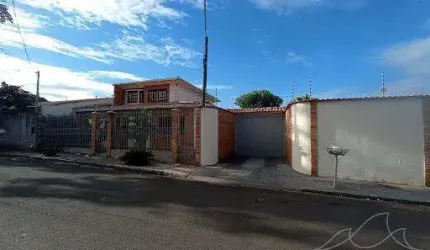 Sobrado à venda em Maringá, Jardim América, com 4 quartos, com 350 m²