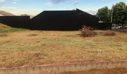 Terreno à venda em Maringá, Jardim Guairacá, com 370.55 m² de construção
