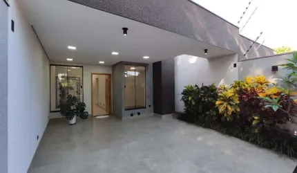 Casa à venda no Jd. Alvorada III em Maringá/PR com 111m² de construção