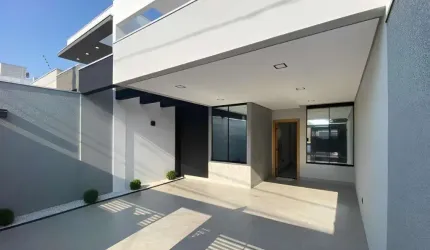 Casa à venda no Jd. Três Lagoas em Maringá/PR com 106 m² de construção e 3 quartos