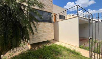 Sobrado à venda em Maringá, Jardim Monte Rei, com 3 quartos, com 209 m²