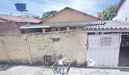 Casa em Terreno de 300m², oportunidade no Setor Garavelo próx ao Tático!