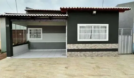 Casa à Venda em Condomínio Fechado