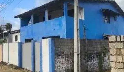 VENDE-SE CASA AMPLA E BEM LOCALIZADA