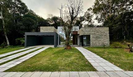 Casa 3 Dormitórios à venda no Bairro Planalto com 225 m² de área privativa - 2 vagas de garagem