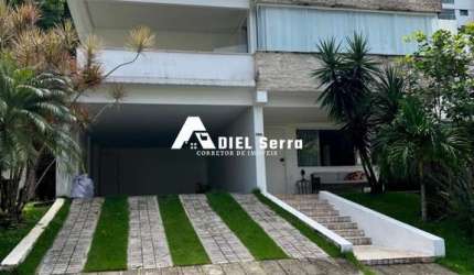 Alphaville Salvador 1 - 660m² - 6 quartos - 4 suítes - 3 pavimentos - Closets - Varanda - Piscina - Espaço gourmet - Aquecimento solar - 6 vagas