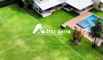 Encontro das Águas - 3.998m² total - 5 suítes - Master c/ closet - 6 quartos - Gabinete - Área gourmet - Piscina - Energia solar - Depósito - 4 vagas