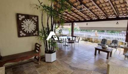 Caminho das Árvores - 593m² total - 2 pavimentos - 5 quartos - 3 suítes - 6 banheiros - Varanda - Gabinete - Piscina - Armários - Despensa - 3 vagas