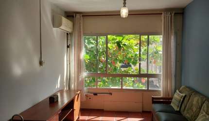 Apartamento amplo, iluminado, a poucos metros da praia Pitangueiras.