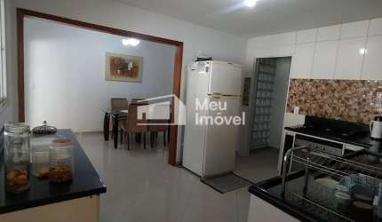 Aluguel Casa 3 Dormitórios com Piscina