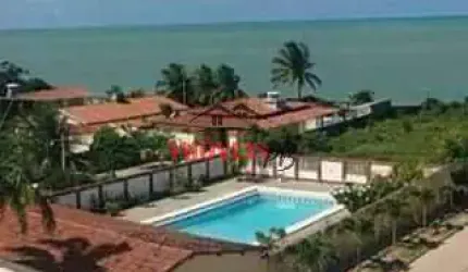 Casa a venda a menos de 50 metros da praia com 3 suítes.