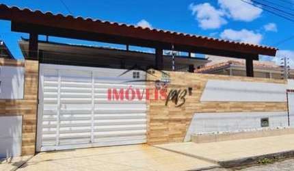 Casa nos Bancários com 3 quartos sendo 1 suíte + DCE