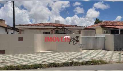 Casa no Jose Américo com Piscina, 3Qts s/1 suíte e 2 Salas