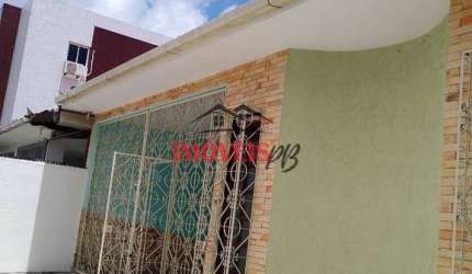 Casa solta no Jose Américo com 3 quartos e ótima localização