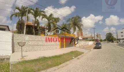 casa no Bessa a 250 metros da praia.