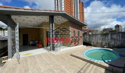 Casa com 4 quartos sendo 2 suítes, bem localizado com posição nascente.