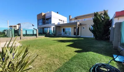 Casa com 6 quartos à venda na Avenida Beira Mar, 1141, Rainha do Mar, Xangri-Lá por R$ 1.500.000