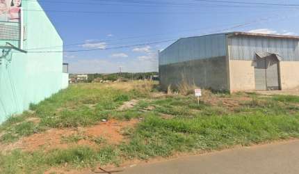 Lote 100% plano em Avenida Dupla em Goiânia.