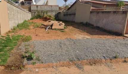 Lote no Parque das Nações, no asfalto, em Aparecida. Região da Serra das Areias.