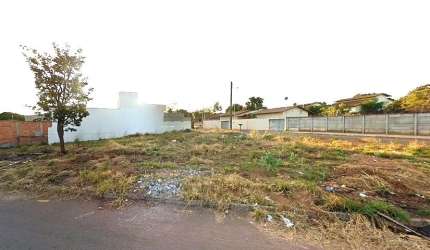 Lote cabeça de quadra em avenida no Aeroporto Sul.