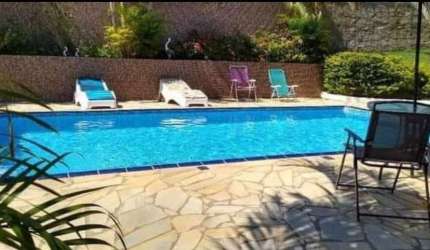 CHàCARA EM CONDOM&#205;NIO COM PISCINA