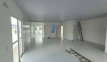Sala Comercial na av. Principal do Espinheiros  com 90 m²