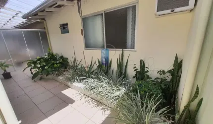 Sala comercial em rua tranquila