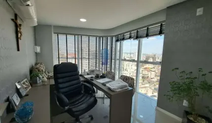Sala  com 6 ambientes no Centro em prédio Comercial