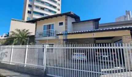 Sobradocom 150m² no Centro de Itajaí/SC - 3 quartos e amplos espaços para sua família!