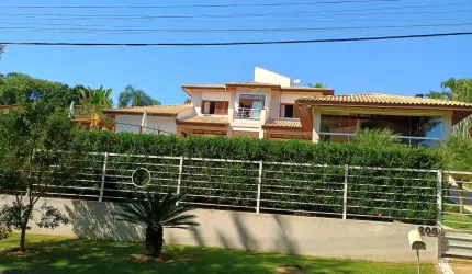 Linda casa em condomínio com vista de frente ao lago maravilhoso.
