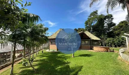 Chalés, campo de futebol e belo paisagismo nessa morada no campo!