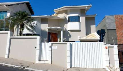 Casa com 3 quartos para alugar no Ariribá, Balneário Camboriú , 304 m2 por R$ 30.000