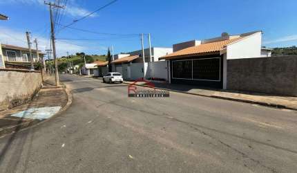 Linda casa no Bairro Santa Lúcia em Caconde, SP.