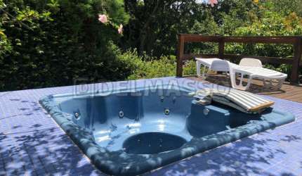 Chácara com jacuzzi em condomínio fechado!