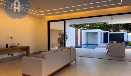 Triplex exclusivo na Barra da Tijuca, 5 suítes, 450m² – Vista deslumbrante!