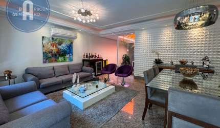 Linda Casa Aconchegante com Piscina e Varanda