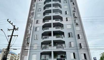 Apartamento com amplo terraço no centro de Jaraguá