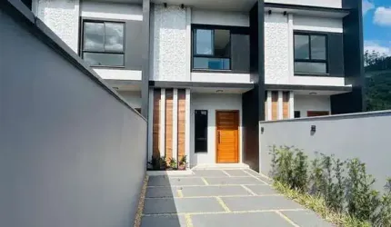 SOBRADO GEMINADO NA PLANTA COM ENTRADA PARCELADA!