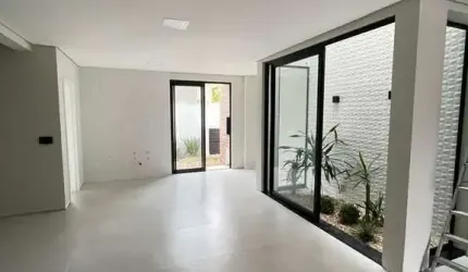 SOBRADO GEMINADO DE ALTO PADRÃO NA PLANTA COM ENTRADA PARCELADA!