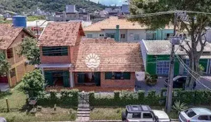 2 casas aconchegantes a 370m da Praia de Quatro Ilhas – conforto e lazer