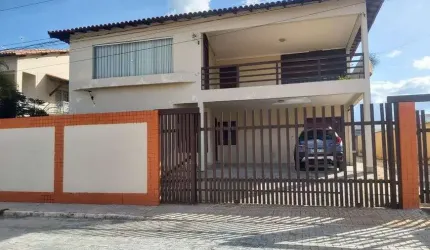Casa de condomínio para venda possui 800 metros quadrados com 4 quartos