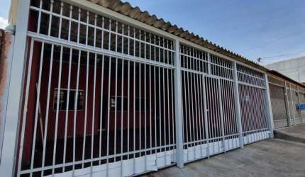 DUAS CASAS, UMA OPORTUNIDADE!  O IMÓVEL PERFEITO PARA MORAR OU INVESTIR — E ESTÁ DISPONÍVEL AGORA!